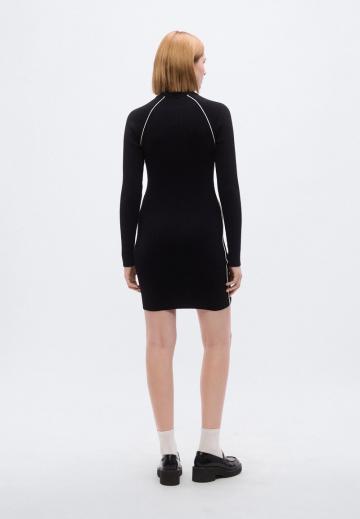 Вязаное платье