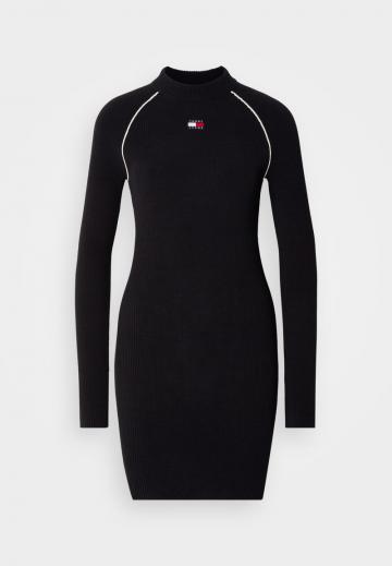 Вязаное платье