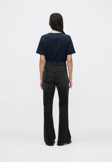 Клешеные джинсы