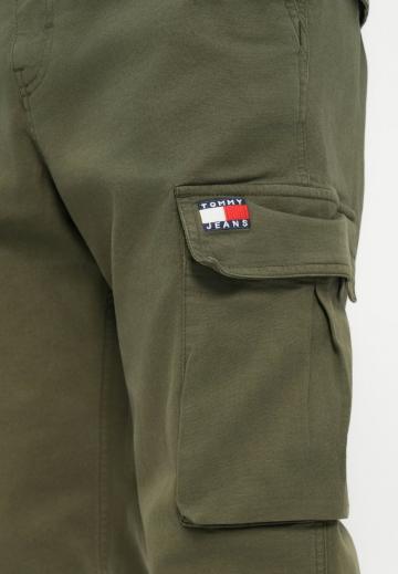 Брюки с накладными карманами