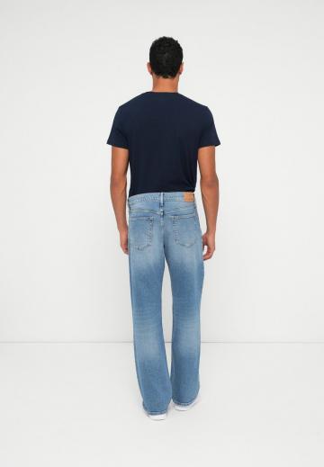 Прямые джинсы