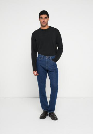 Узкие джинсы