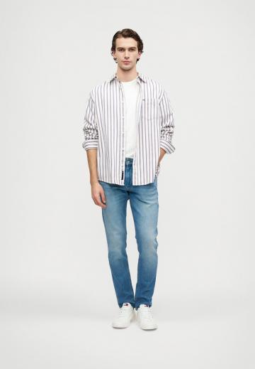 Узкие джинсы