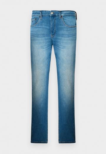 Узкие джинсы