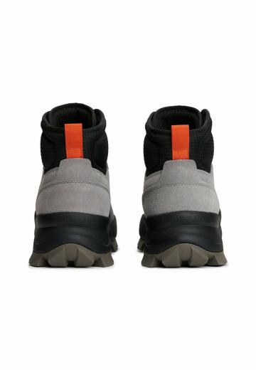 Походные ботинки