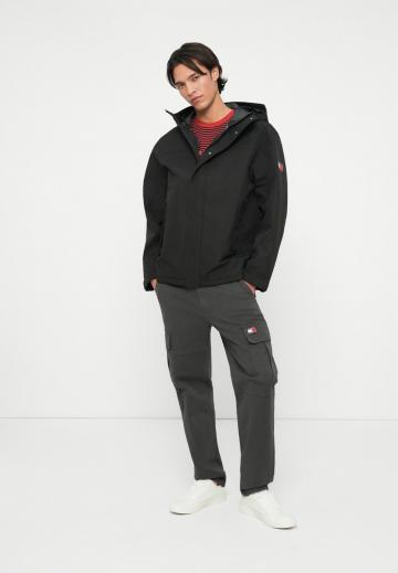 Брюки с накладными карманами