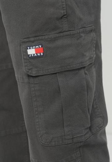 Брюки с накладными карманами