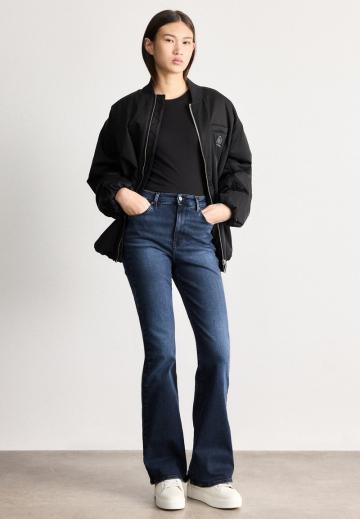 Клешеные джинсы