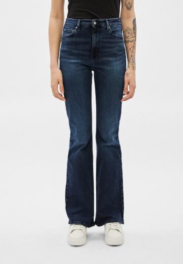 Клешеные джинсы