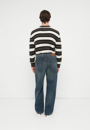 Свободные джинсы