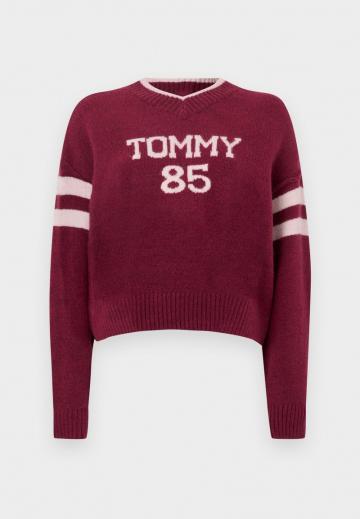 Пуловер с вырезом V