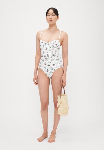 Слитный купальник