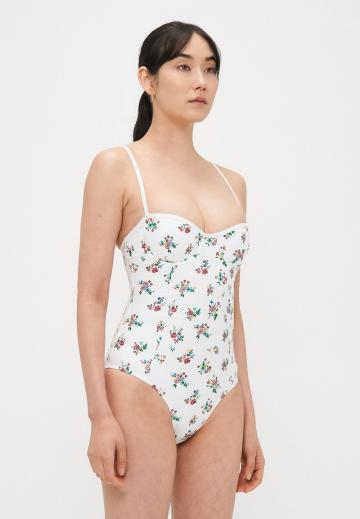 Слитный купальник