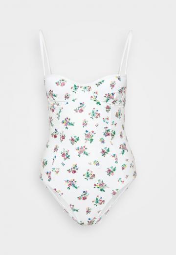 Слитный купальник