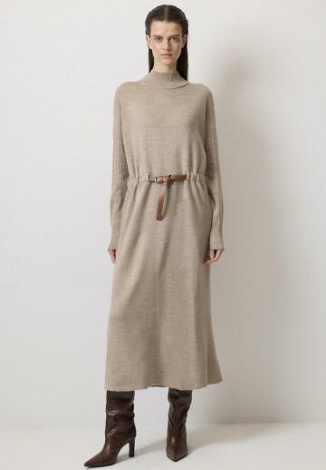 Вязаное платье