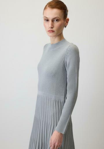 Вязаное платье