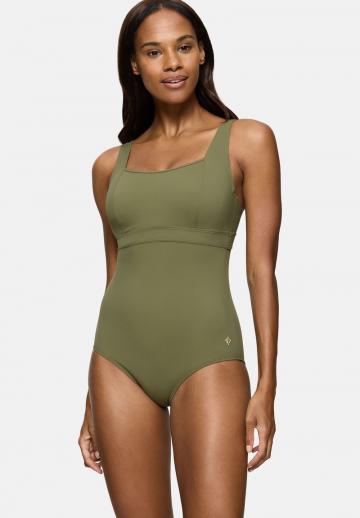 Слитный купальник