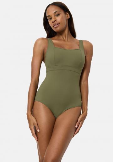 Слитный купальник