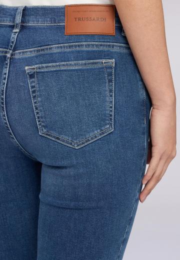 Узкие джинсы