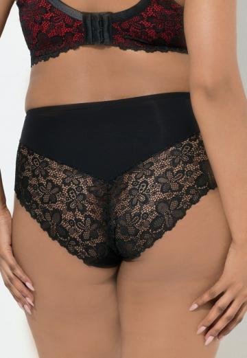 Трусы на бедрах