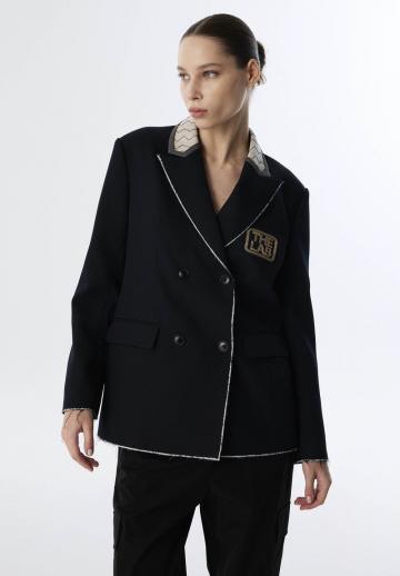 Блейзер с накладными карманами