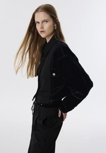 Куртка с накладнымит карманами