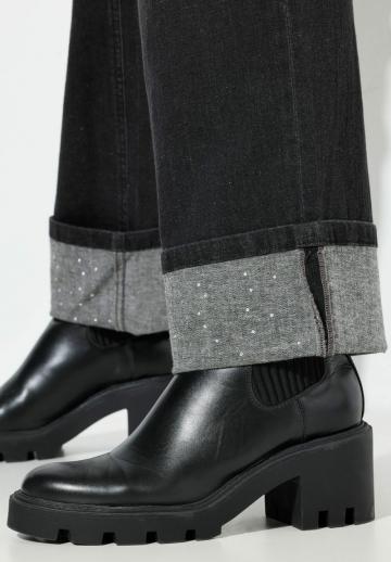 Прямые джинсы