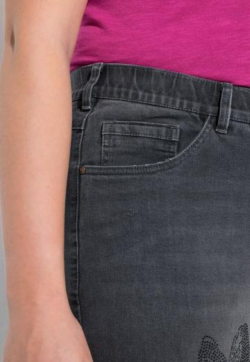 Короткие джинсы