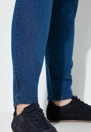 Узкие джинсы