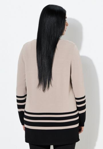 Пуловер в полоску