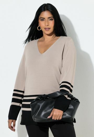 Пуловер в полоску