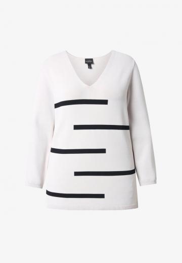 Пуловер в полоску