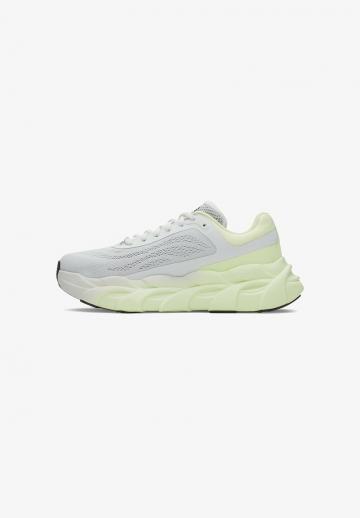 Беговые кроссовки