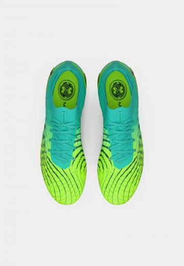 Футбольные бутсы