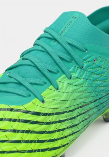 Футбольные бутсы