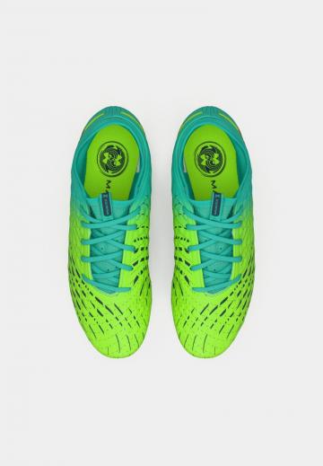 Футбольные бутсы