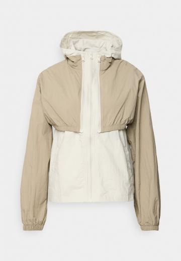 Спортивная куртка