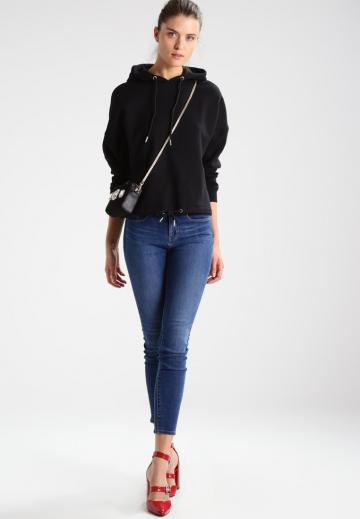 Пуловер с капюшоном