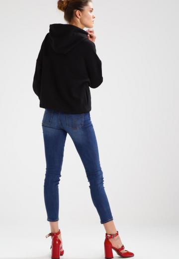 Пуловер с капюшоном