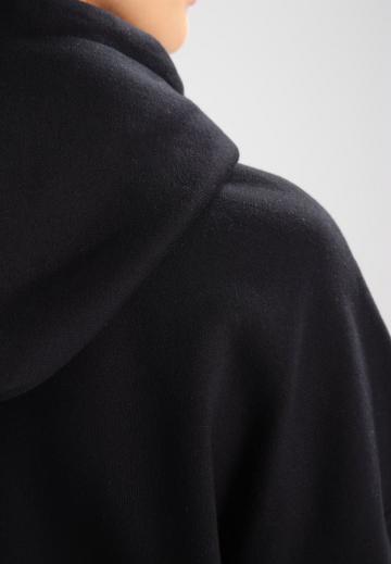 Пуловер с капюшоном