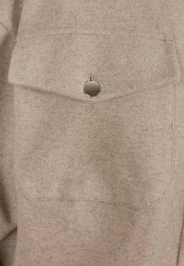 Куртка с накладнымит карманами