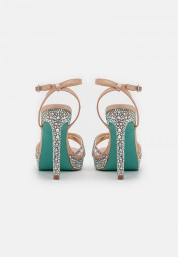 Босоножки на платформе