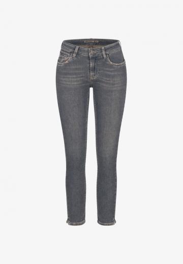 Узкие джинсы