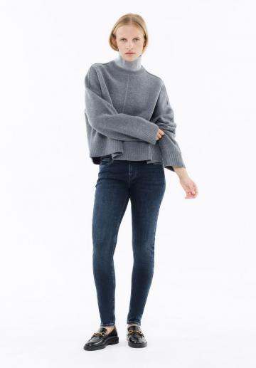 Узкие джинсы