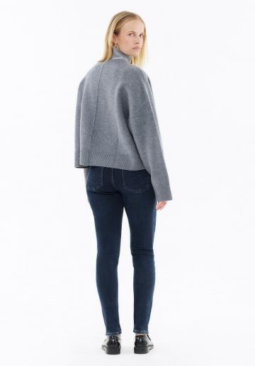 Узкие джинсы