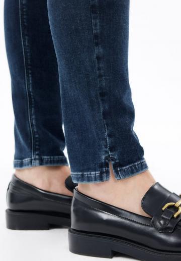 Узкие джинсы