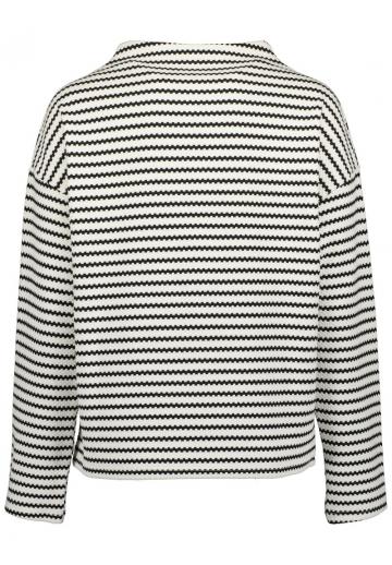 Пуловер в полоску