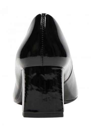 Туфли с высоким носом