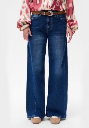 Клешеные джинсы