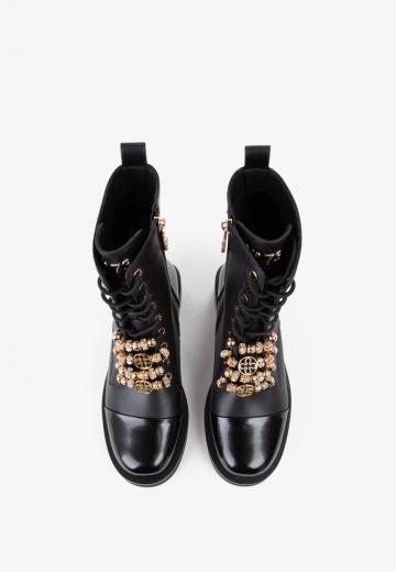 Ботинки на шнуровке